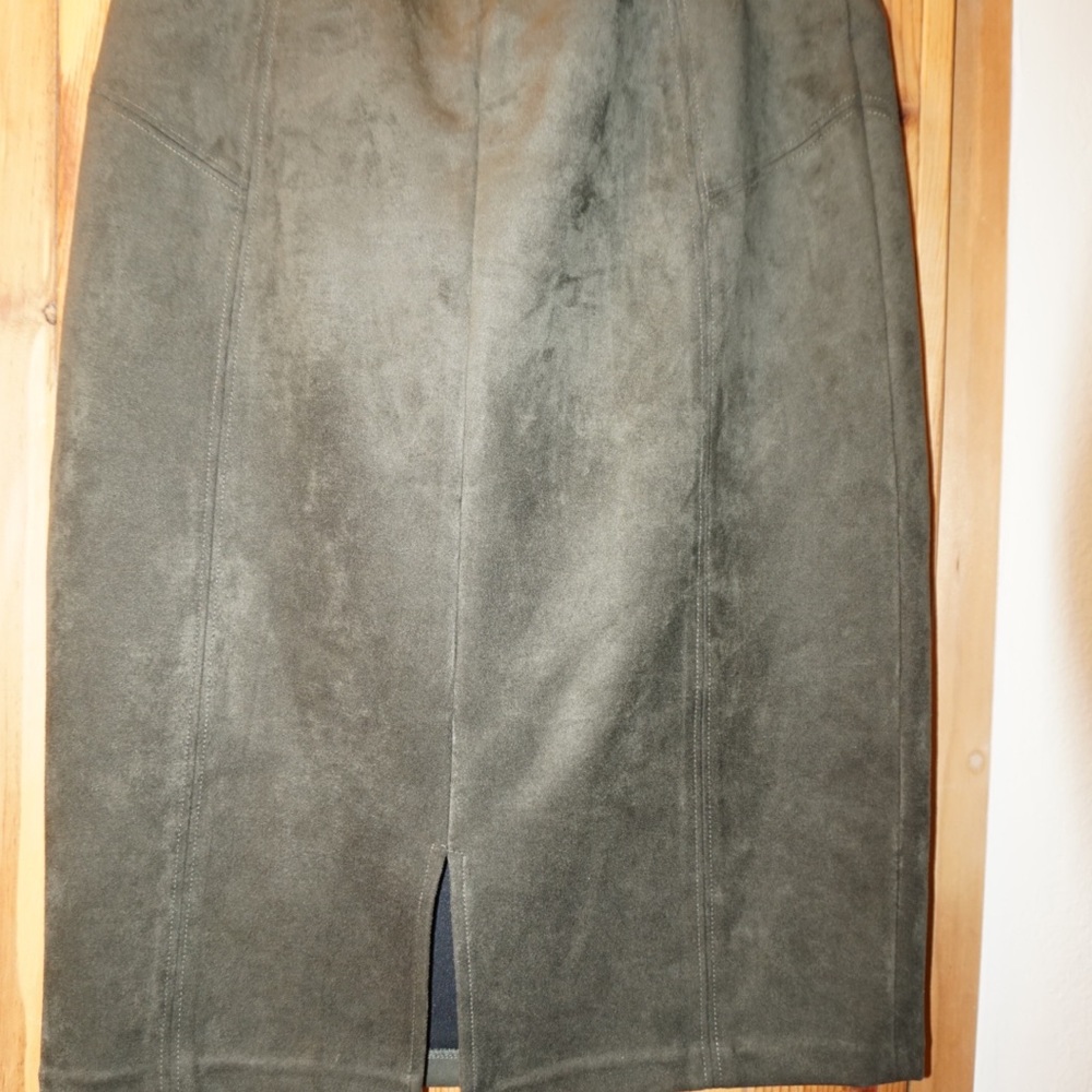 Velvet olive skirt